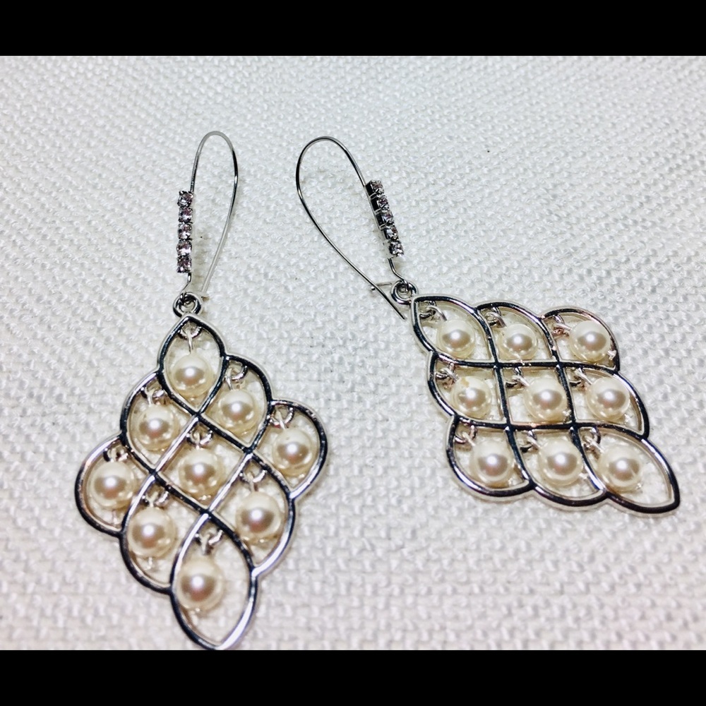 Cream Pearls Dangle, Silver Frame - Picture 2 of 2